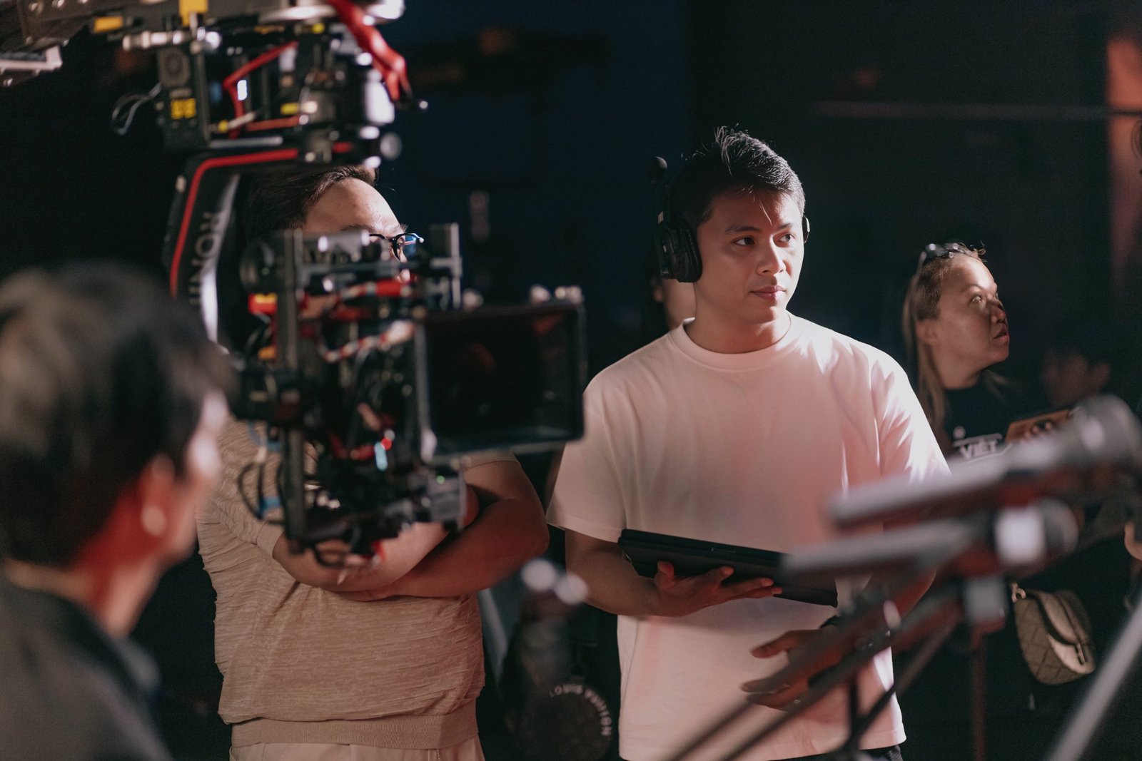 Kỹ xảo VFX và Color Grading trong Music Video: chuẩn mực điện ảnh tại SE7EN ARTS.
